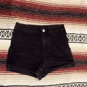 Snug black, high waisted shorts🌙🤎